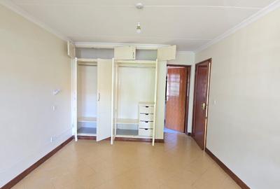 4 Bed House with En Suite in Runda
