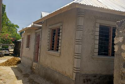 10 Bed House with Borehole at Bamburi