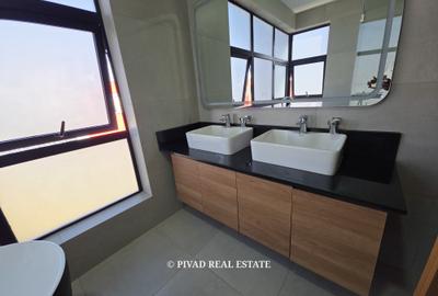 4 Bed Townhouse with Swimming Pool in Membley - 4