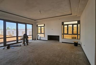 5 Bed House with En Suite in Runda