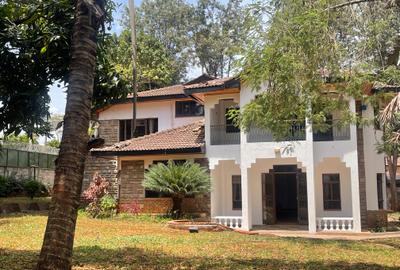 5 Bed House with En Suite in Runda
