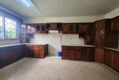 5 Bed House with En Suite at Lavington Green - 4