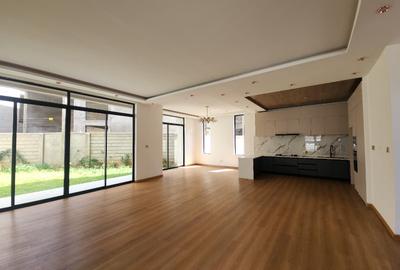 5 Bed House with En Suite in Lavington - 2