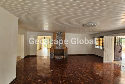 5 Bed House with En Suite in Nyari