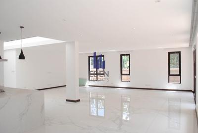 5 Bed Townhouse with En Suite in Spring Valley - 4