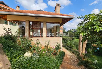 5 Bed House with En Suite in Nyari