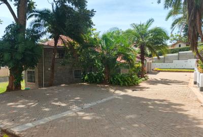 6 Bed House with En Suite in Gigiri