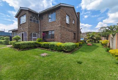 5 Bed Townhouse with En Suite at Lavington Green - 2