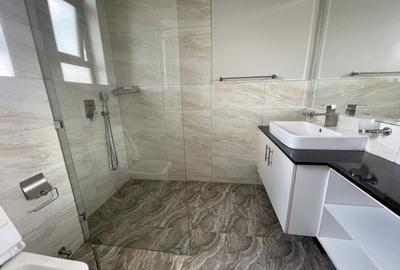 3 Bed Apartment with En Suite in Riverside - 3