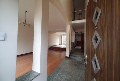 5 Bed House with En Suite at Grevillea Grove - 3