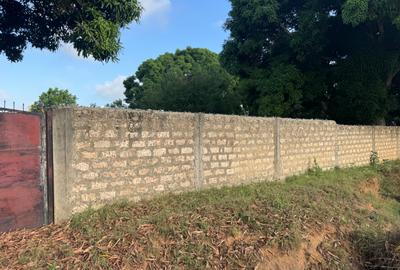 23 ac Land in Kikambala