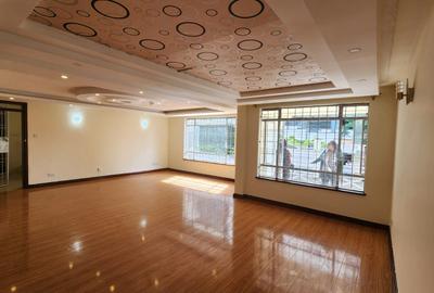 4 Bed Apartment with En Suite in Riverside