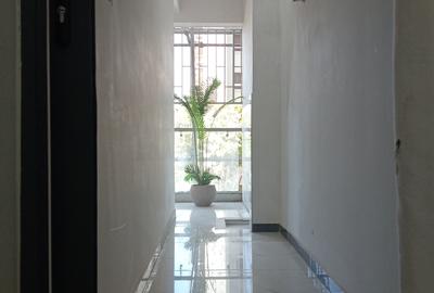 1 Bed Apartment with En Suite at Off Wood Avenue - 3