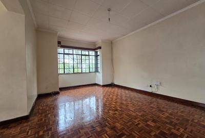 4 Bed House with En Suite in Lavington