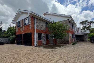 5 Bed House with En Suite in Runda