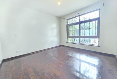 5 Bed Townhouse with En Suite in Lavington - 4