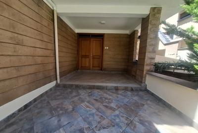 5 Bed Townhouse with En Suite in Lavington - 4
