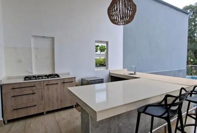 4 Bed Villa with En Suite in Spring Valley - 4