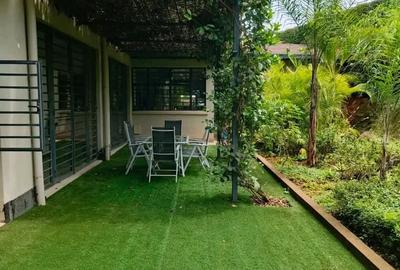 4 Bed House with En Suite in Rosslyn - 2