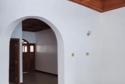 Commercial Property with Service Charge Included in Kileleshwa - 4