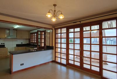 3 Bed Apartment with En Suite in Parklands - 2