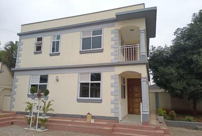 3 Bed Apartment with En Suite at Off Woodvale Drive