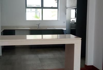 4 Bed Townhouse in Rosslyn - 3