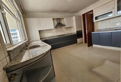 Serviced 3 Bed Apartment with En Suite in Parklands - 4