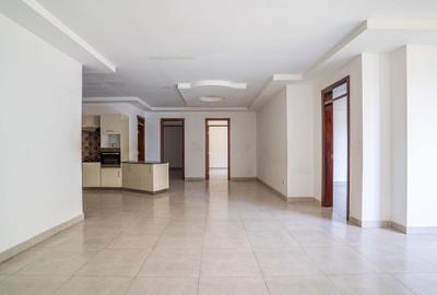 3 Bed Apartment with En Suite in Parklands