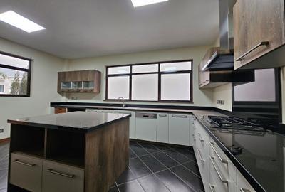 5 Bed Villa with En Suite at Naushad Merali - 4