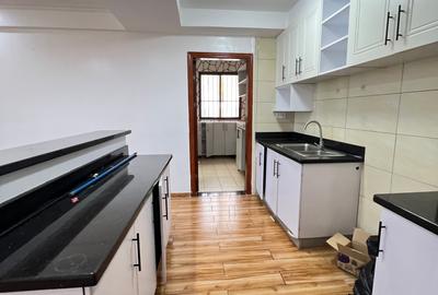 2 Bed Apartment with En Suite in Kilimani - 4