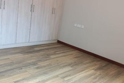 3 Bed Apartment with En Suite in Riverside - 4