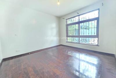 6 Bed Townhouse with En Suite in Lavington - 4