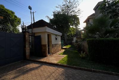 4 Bed Villa with En Suite in Lavington - 3