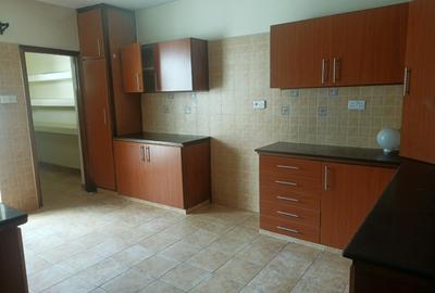 5 Bed Villa with En Suite in Lavington - 3