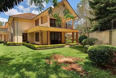 5 Bed House with En Suite in Runda