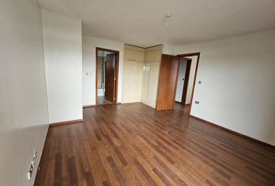 3 Bed Apartment with En Suite in Westlands Area - 2