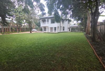 5 Bed House with En Suite in Runda