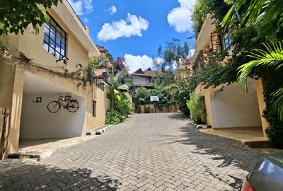 5 Bed Townhouse with En Suite in Kyuna