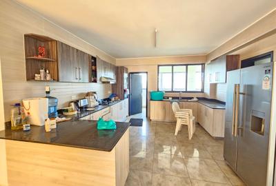 4 Bed Apartment with En Suite in General Mathenge - 3