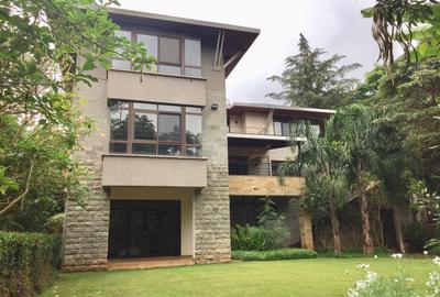 5 Bed Townhouse with En Suite in Kitisuru