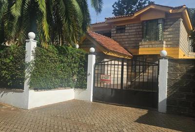 4 Bed House with En Suite at Lavington Green - 2