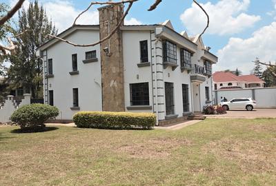 5 Bed House with En Suite in Runda - 2