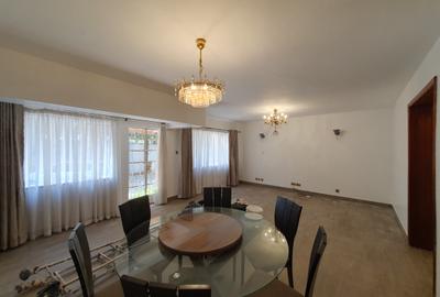 4 Bed House with En Suite in Parklands