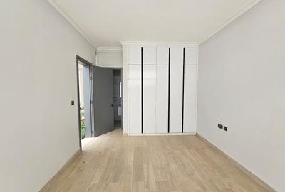 5 Bed House with En Suite in Lavington - 4