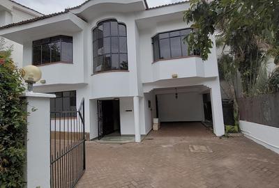 5 Bed Townhouse with En Suite in Riverside