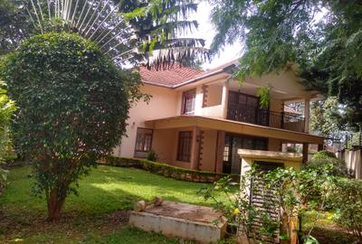 5 Bed House with En Suite at - 2