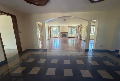 6 Bed House with En Suite in Runda - 3