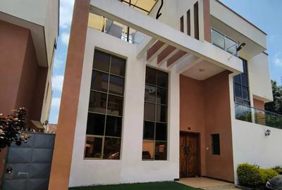 5 Bed Townhouse with En Suite in Lavington