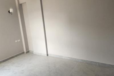 Serviced 2 Bed Apartment with En Suite at Brookside Drive - 4